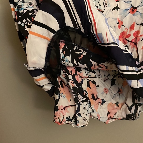 100% Silk Parker blouse - Picture 4 of 5